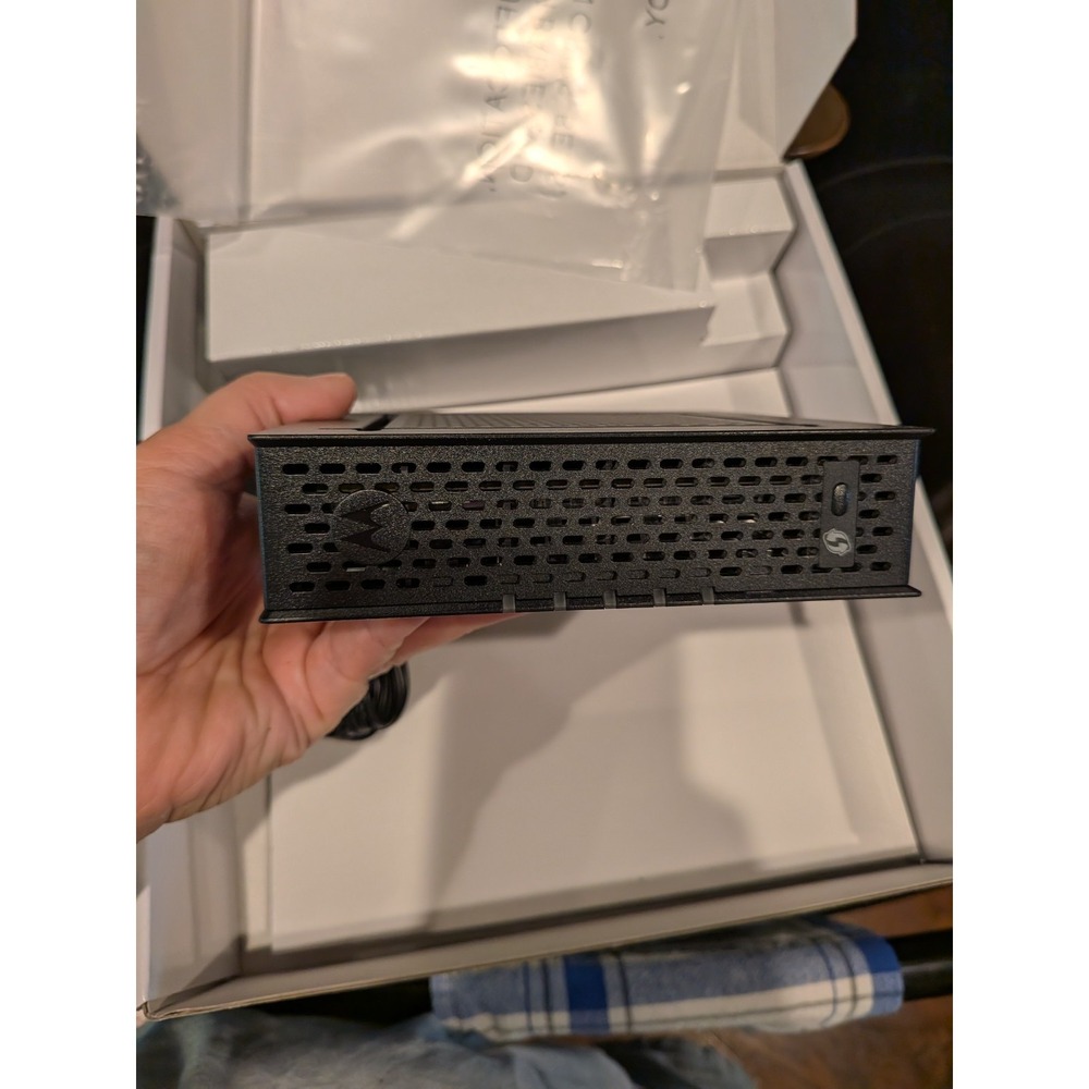 Motorola MG7550 Cable Modem Plus Wifi Router.16x4 Modem Plus Wifi Router - Picture 2 of 6